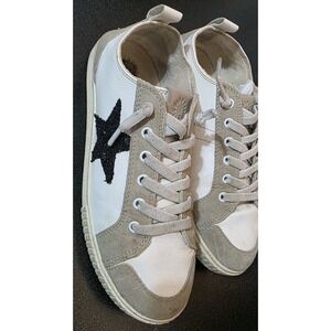 Yellowbox White Sneakers Dillan Women 8 White Beige Star‎ Shoes Casual Goose EUC